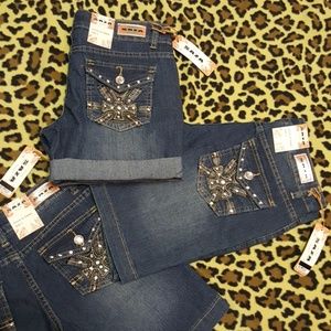 $15, 2/$25😍NWT😍Saza embellished denim shorts